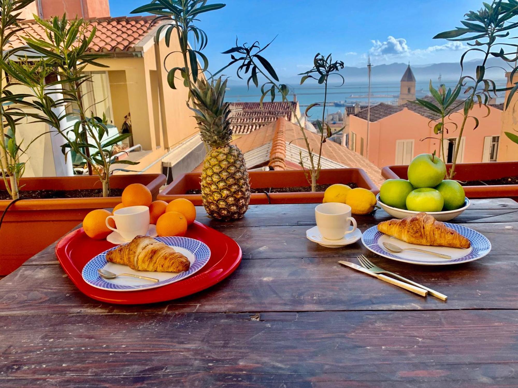 Oasi Urbana Con Terrazza E Vista Appartement Cagliari Buitenkant foto