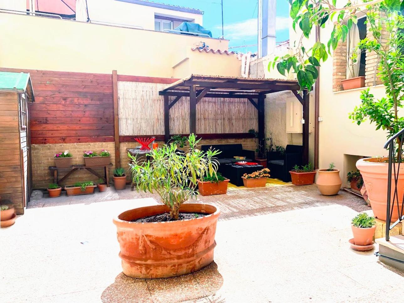 Oasi Urbana Con Terrazza E Vista Appartement Cagliari Buitenkant foto