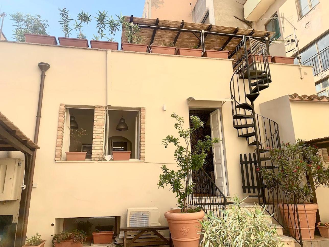 Oasi Urbana Con Terrazza E Vista Appartement Cagliari Buitenkant foto