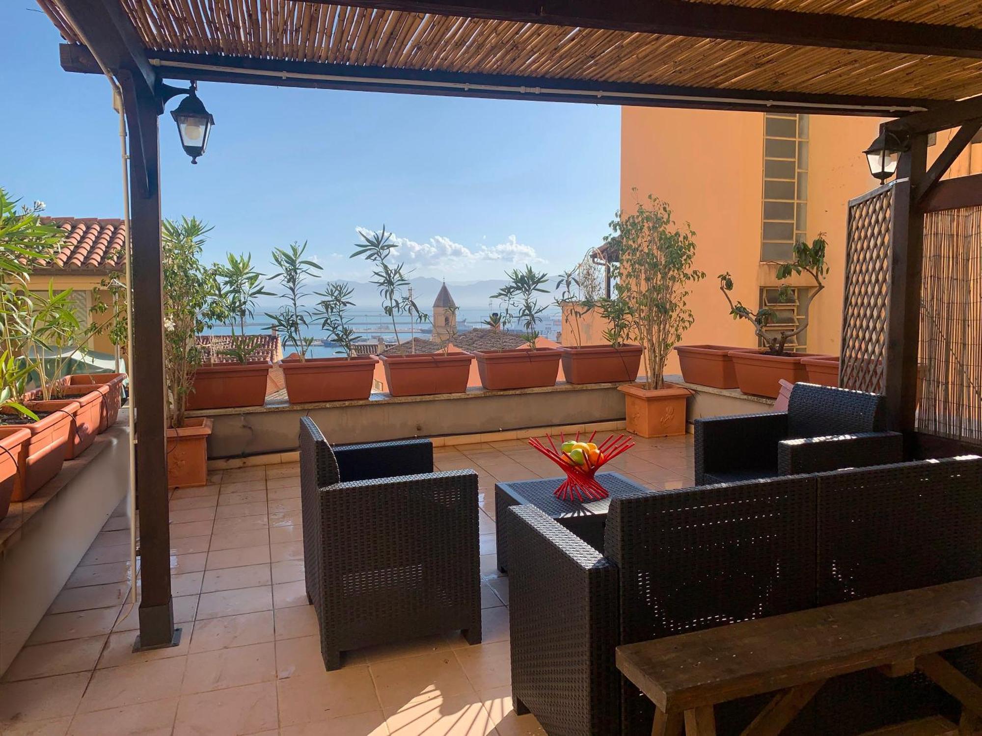 Oasi Urbana Con Terrazza E Vista Appartement Cagliari Buitenkant foto